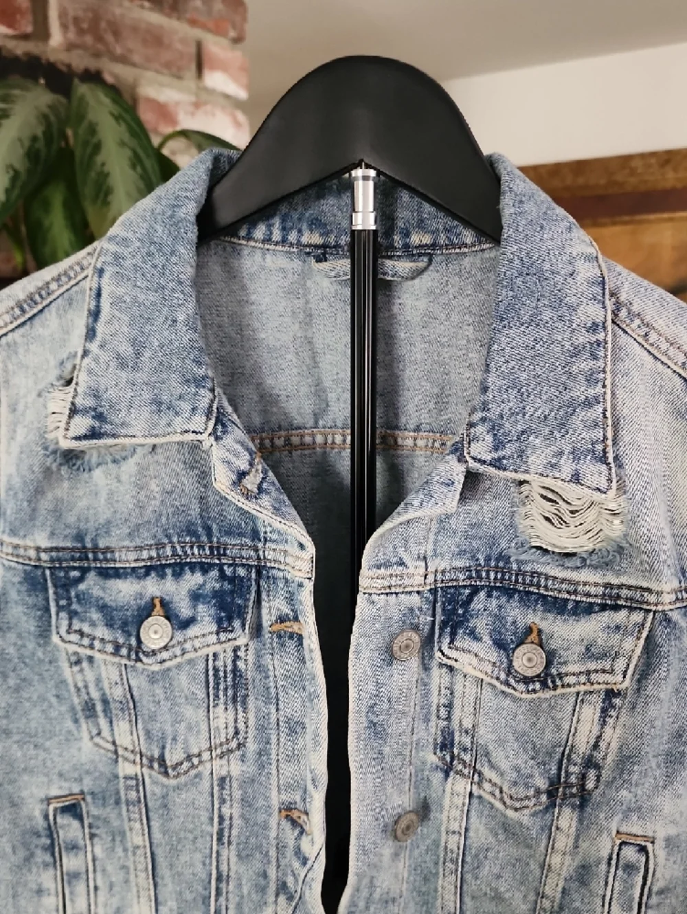 Free People Cropped Distressed Denim Jacket Light Wash Raw Hem - Picture 4 of 12